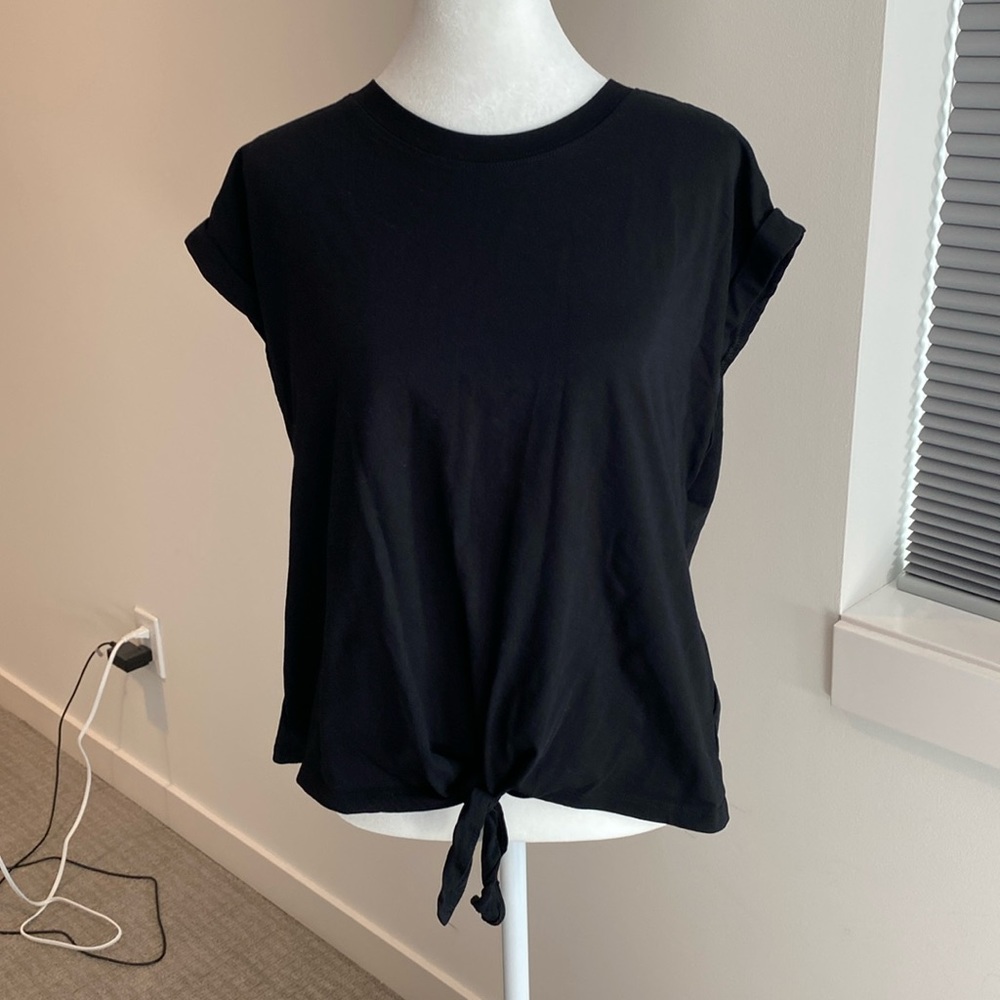 Gap size small tall knot front tshirt.  New without tags